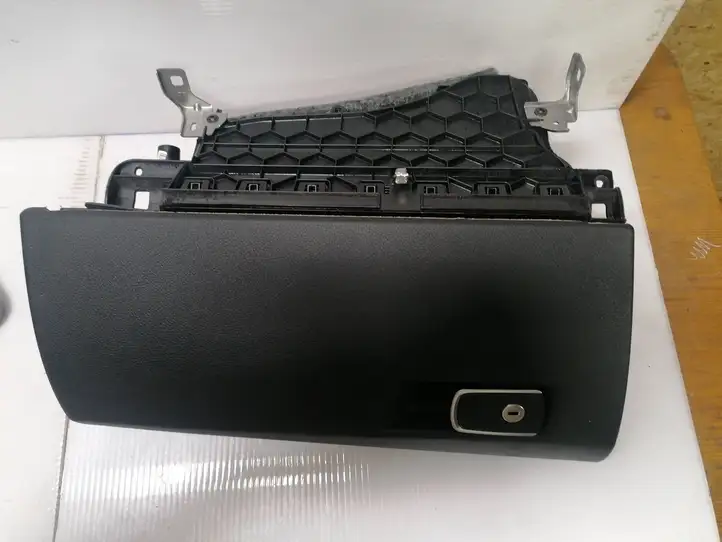 BMW 3 F30 F35 F31 (2012 - 2018) 9228283 Вещевой ящик — фото 2