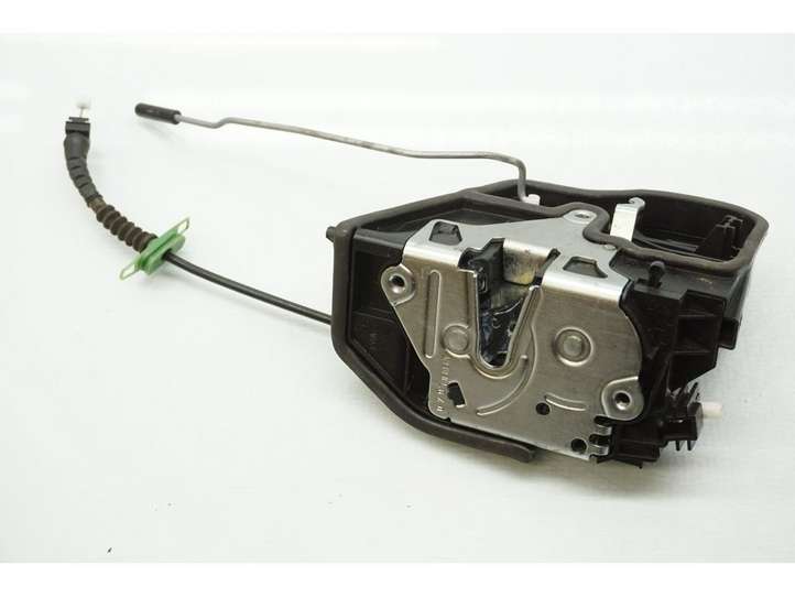 BMW 5 E60 E61 (2004 - 2010)  7202147 Замок задней двери