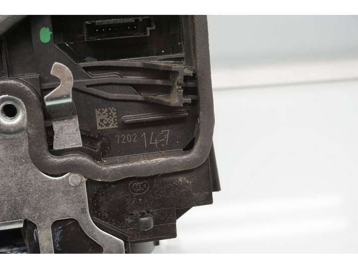 BMW 5 E60 E61 (2004 - 2010)  7202147 Замок задней двери