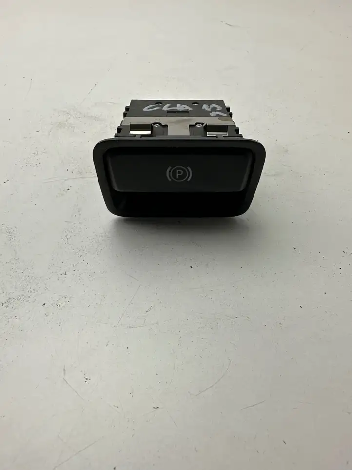 Mercedes-Benz A W176 (2012 - 2018) A2469050451 Кнопка ручного тормоза — фото 1