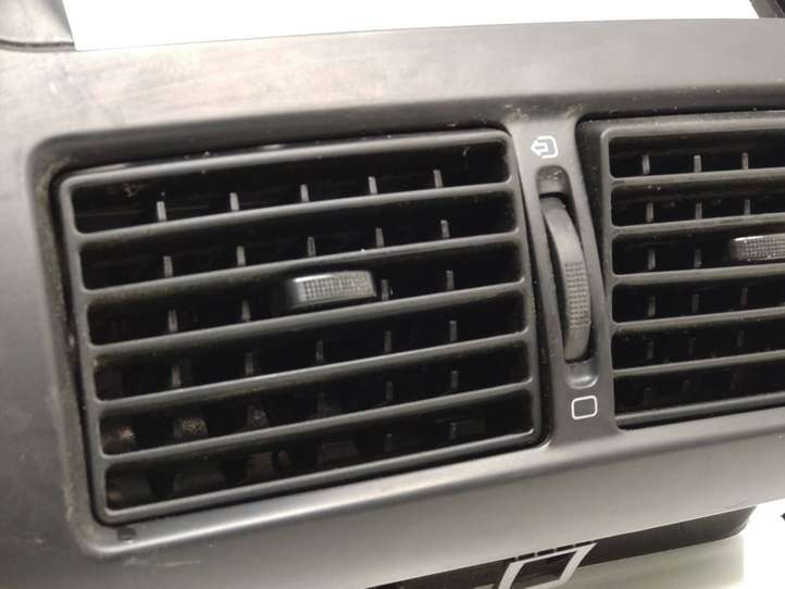 Fiat Scudo (2007 - 2016)  6298541 Центральный дефлектор