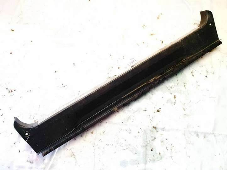 Audi A4 (1999 - 2001)  8d9863471 Отделка порога багажника