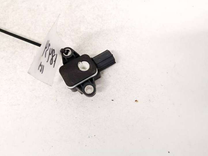 Audi A4 (2004 - 2009)  8p0955557 Датчик удара надувных подушек
