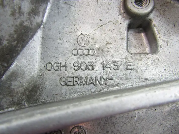 Audi A4 S4 B8 8K (2007 - 2011) Кронштейн масляного фильтра — фото 6