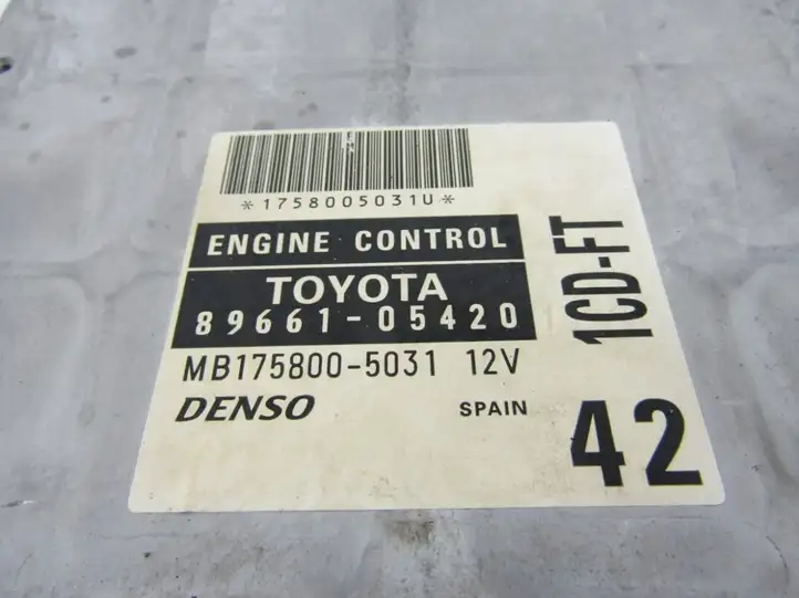 Toyota Avensis T220 (2000 - 2003) Блок управления двигателем (ЭБУ) — фото 2