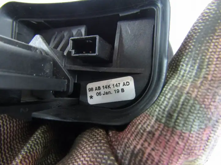 Ford Mondeo Mk III (2000 - 2007) Кнопки на рулевом колесе — фото 1