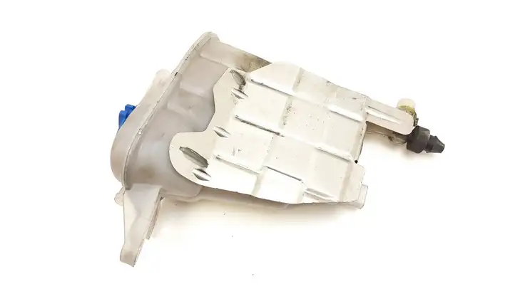Audi A4 S4 B8 8K (2007 - 2011) 8K0121405E Расширительный бачок — фото 4