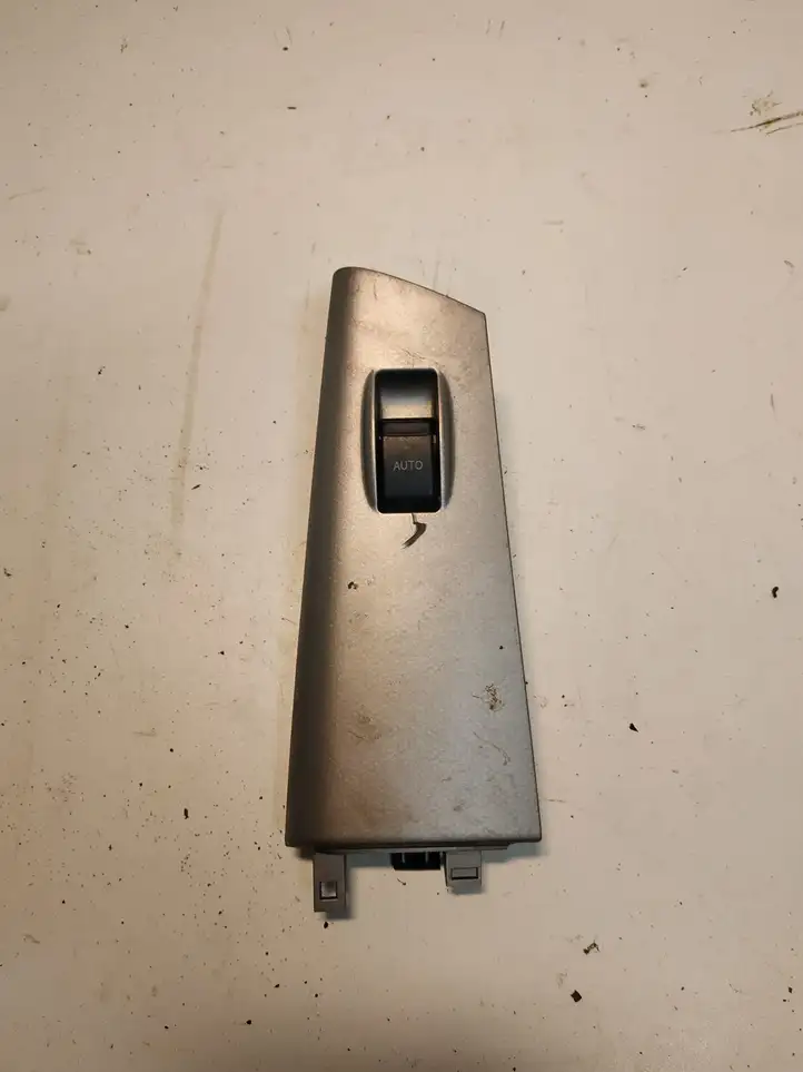 Toyota Corolla E120 E130 (2000 - 2004) 7423102280 Кнопка стеклоподъемников — фото 2