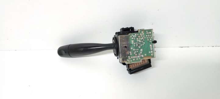 Toyota Yaris (1999 - 2003)  173647 Ручка стеклоочистителей