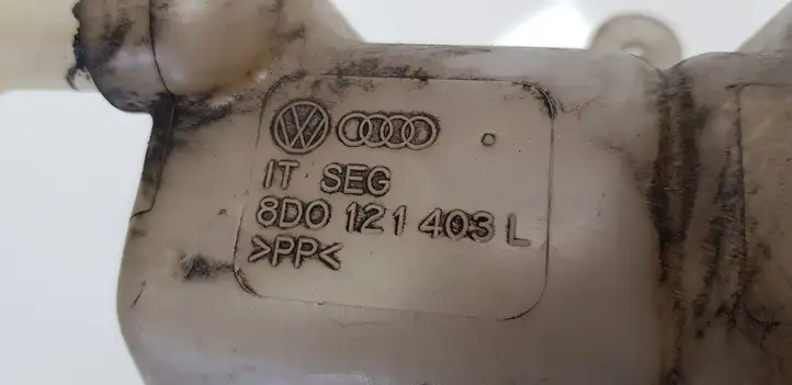Volkswagen PASSAT B5.5 (2001 - 2005) 8D0121403L Расширительный бачок — фото 5
