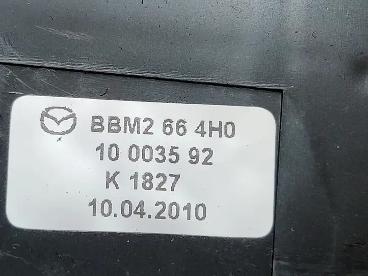 Mazda 3 II (2011 - 2013) BBM2664H0 Включатель аварийных фонарей — фото 3