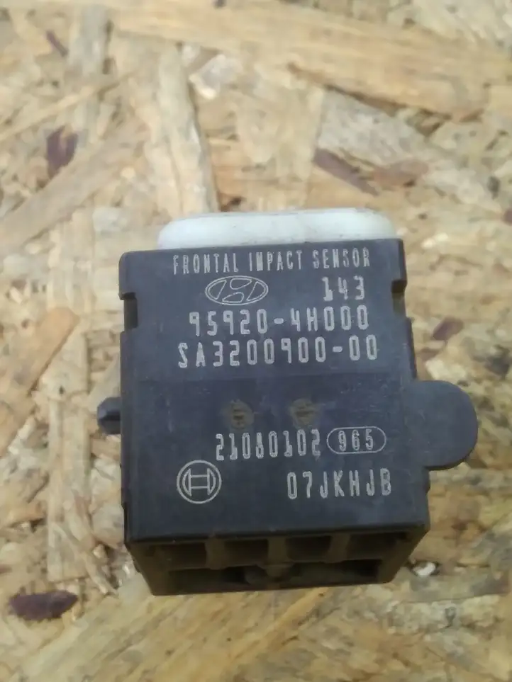 Hyundai H-1, Starex, Satellite (2007 - 2013) 959204H000 Датчик удара SRS — фото 2