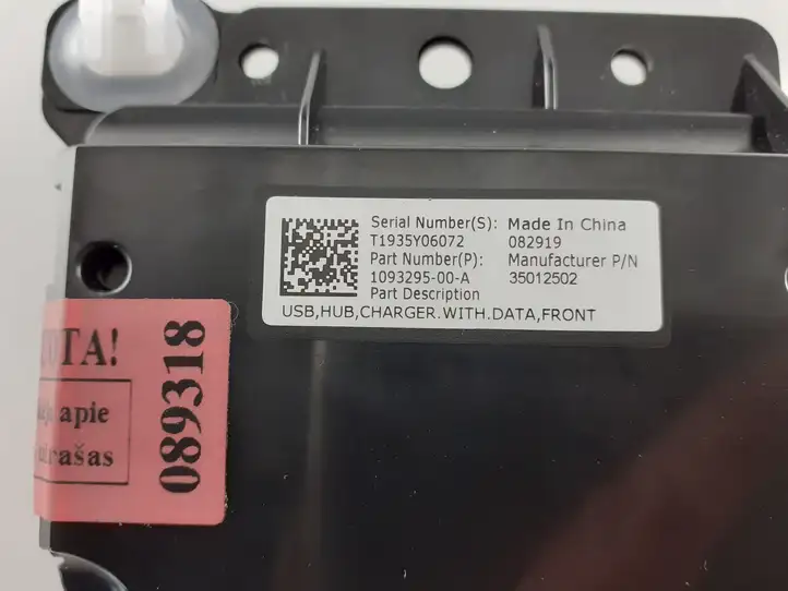 Tesla Model 3 (2017 - 2023) 109329500A USB модуль — фото 3