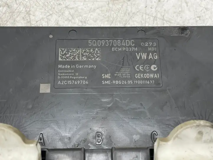 Volkswagen Tiguan (2016 - 2020) 5Q0937084DC Модуль комфорта — фото 2