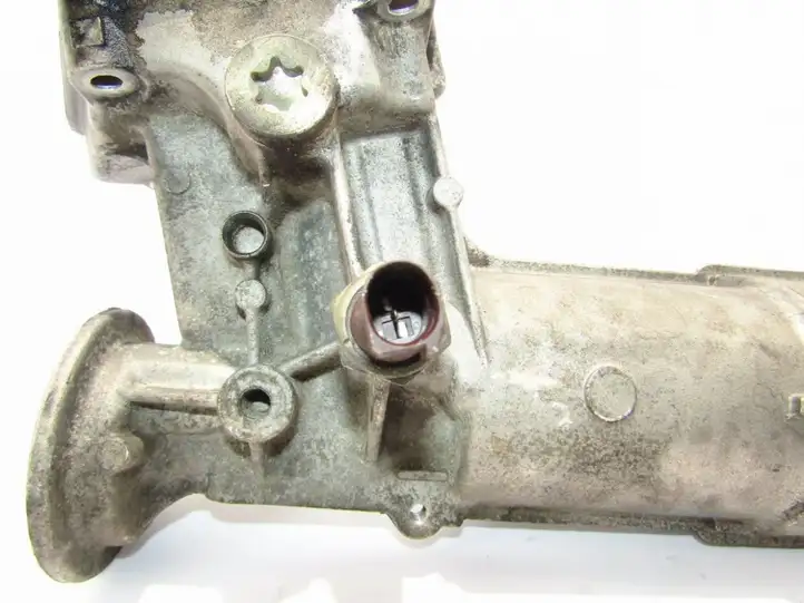 Volkswagen PASSAT B5.5 (2001 - 2005)   Кронштейн масляного фильтра