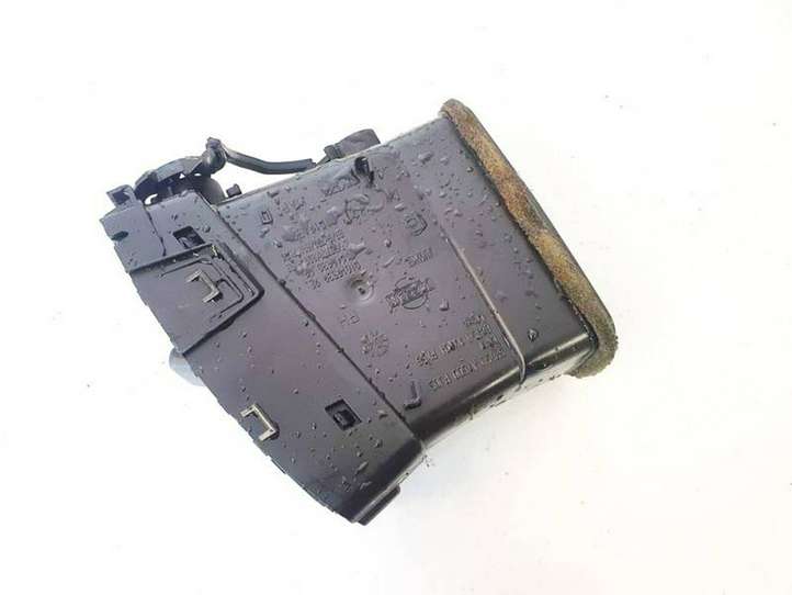 Nissan Micra (2003 - 2007)  01016530be Центральный дефлектор