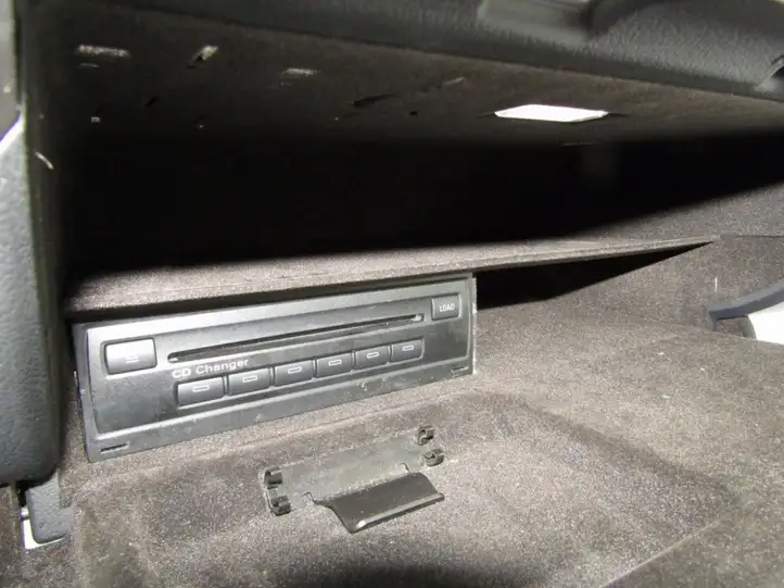 Audi A6 S6 C6 4F (2004 - 2008) Вещевой ящик — фото 9