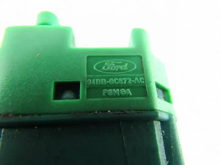 Ford Fiesta (2000 - 2005) Датчик педали тормоза — фото 4