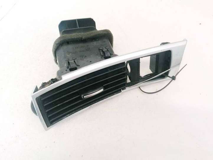 Audi A6 (2004 - 2008)  4F1820901D Центральный дефлектор
