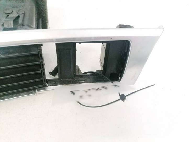 Audi A6 (2004 - 2008)  4F1820901D Центральный дефлектор