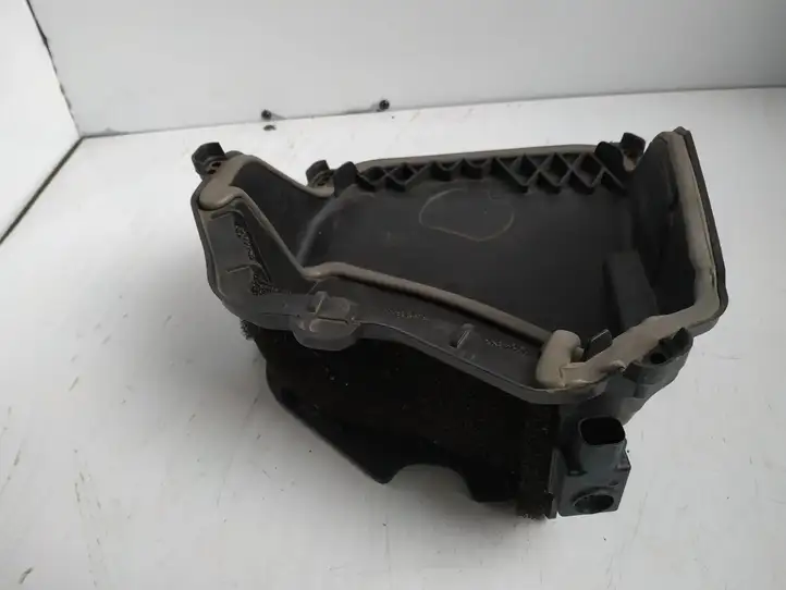 BMW 5 F10 F11 (2009 - 2016) 9216222 Крышка микрофильтра воздуха — фото 4