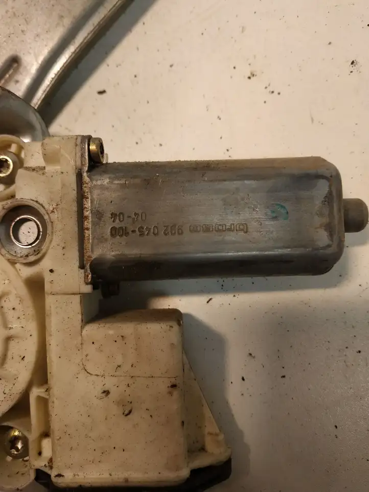 Toyota Corolla E120 E130 (2000 - 2004) 992045100 Стеклоподъемник задней двери — фото 5