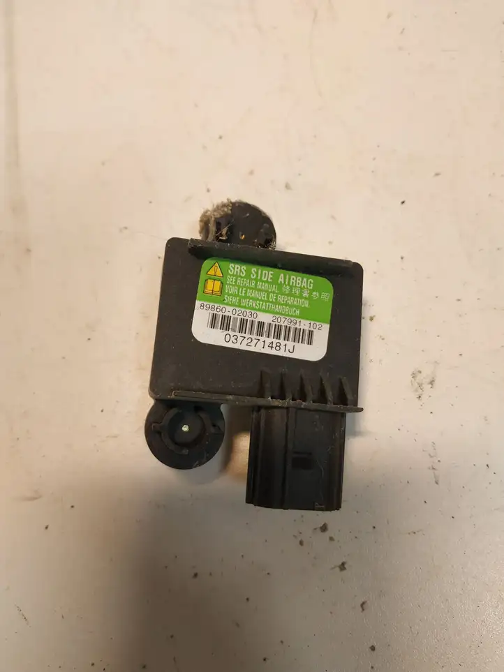Toyota Corolla E120 E130 (2000 - 2004) 8986002030 Датчик удара SRS — фото 1