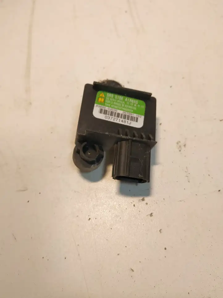 Toyota Corolla E120 E130 (2000 - 2004) 8986002030 Датчик удара SRS — фото 2