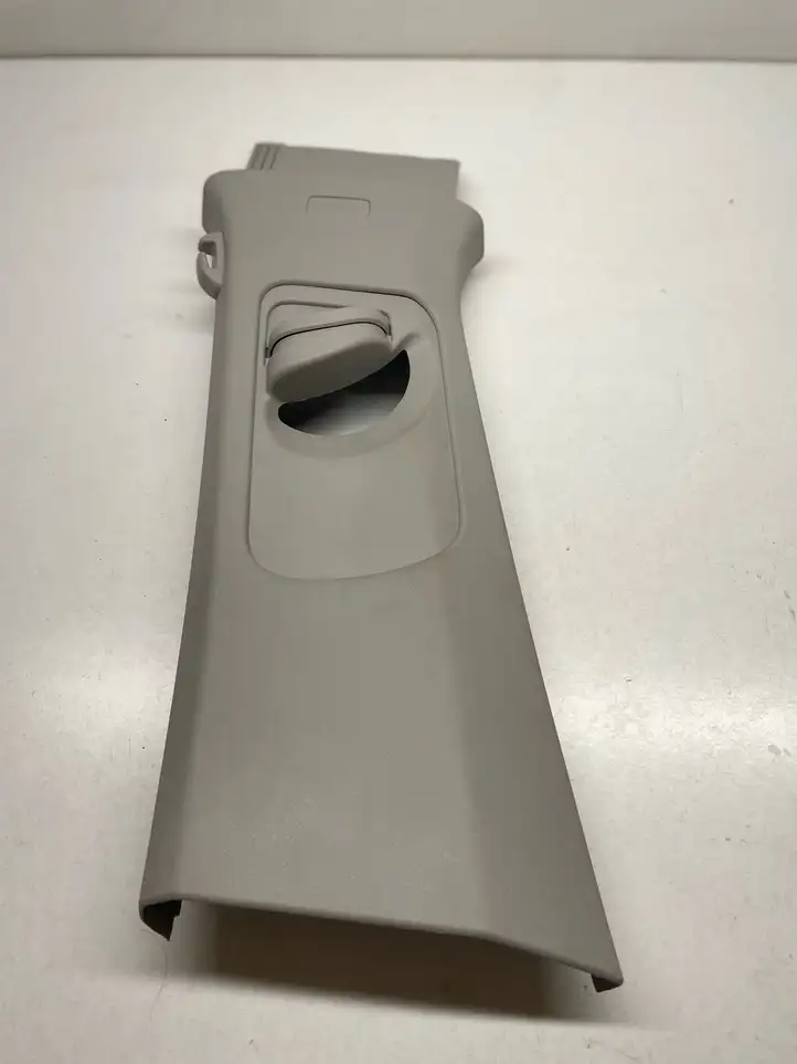 Volkswagen Tiguan (2016 - 2020) Верхняя обшивка стойки B — фото 1