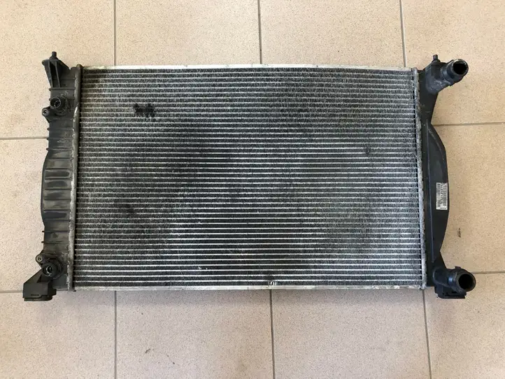 Audi A4 S4 B7 8E 8H (2004 - 2009) 8E0121251L Радиатор охлаждающей жидкости двигателя — фото 1