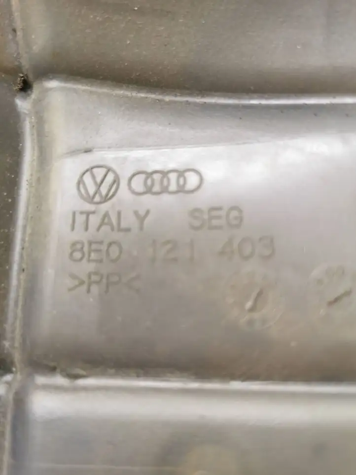 Audi A4 S4 B7 8E 8H (2004 - 2009) 8E0121403 Расширительный бачок — фото 3