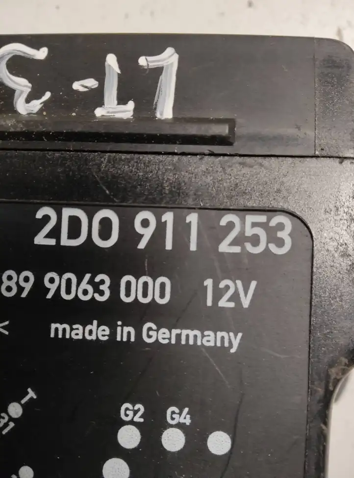 Volkswagen II LT (1996 - 2007) 899063000 Реле накала свечей — фото 2