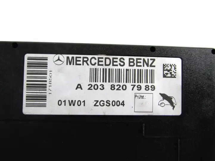 Mercedes-Benz C W203 (2000 - 2007) Усилитель антенны — фото 1