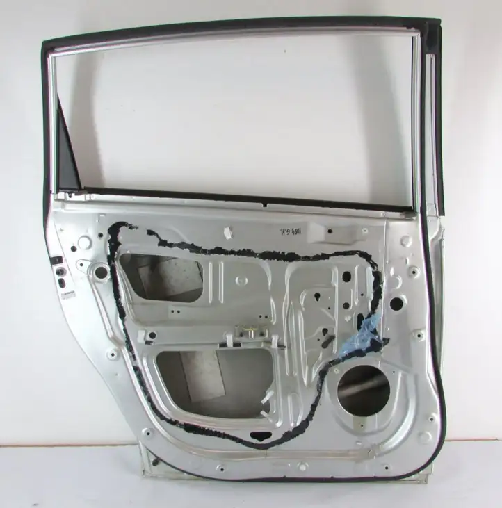 Toyota Corolla Verso AR10 (2004 - 2009) Задняя дверь — фото 6