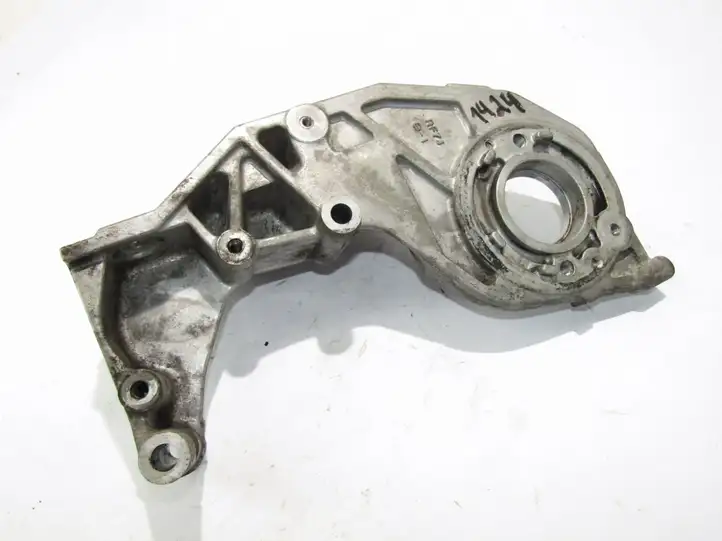 Mazda 5 (2005 - 2010) Кронштейн топливного насоса — фото 1
