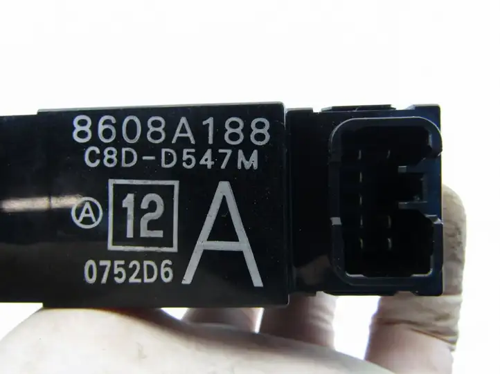 Mitsubishi Pajero (2011 - 2015) Кнопка стеклоподъемников — фото 1