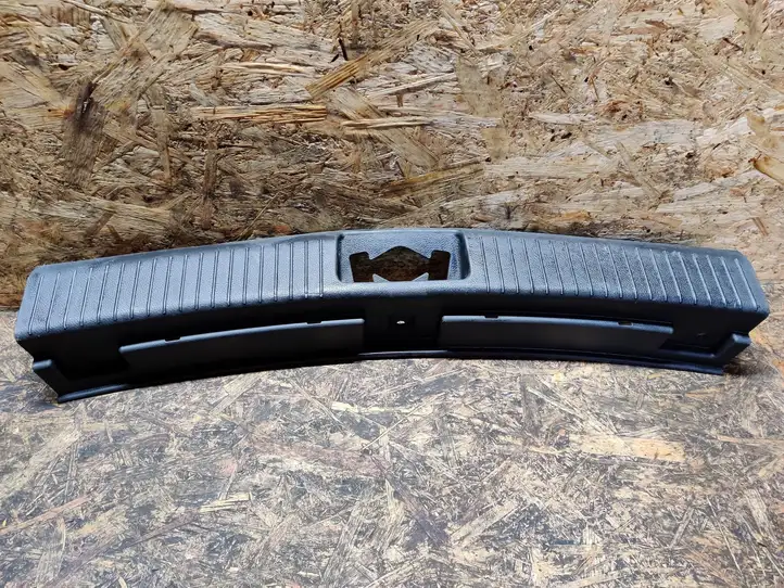 Hyundai i30 (2012 - 2015) 85770A6500 Отделка порога багажника — фото 1