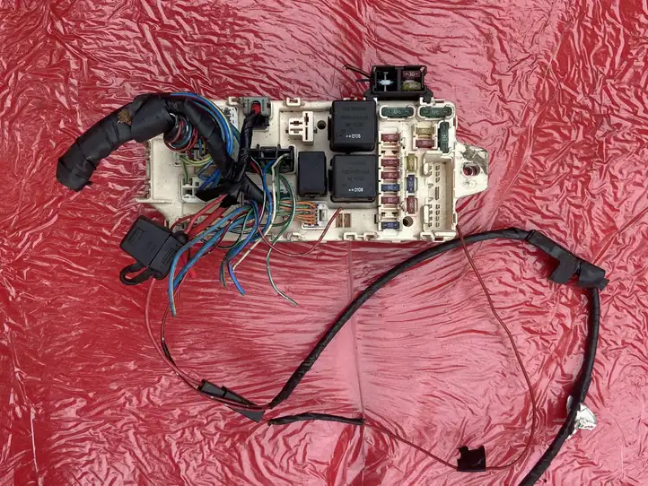 Mitsubishi Pajero Pinin (1998 - 2006)  MR445951B Ящик предохранителей (комплект)