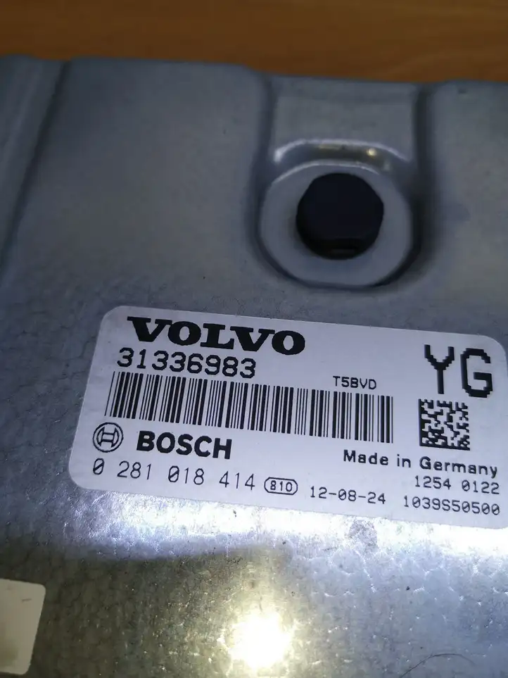 Volvo S60 (2010 - 2013) 31336983 Блок управления двигателем (ЭБУ) — фото 3