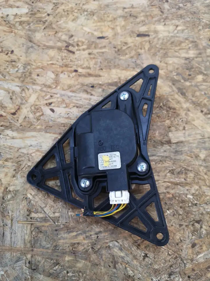 Hyundai H-1, Starex, Satellite (2007 - 2013) 971544H000 Двигатель задвижки потока воздуха — фото 1