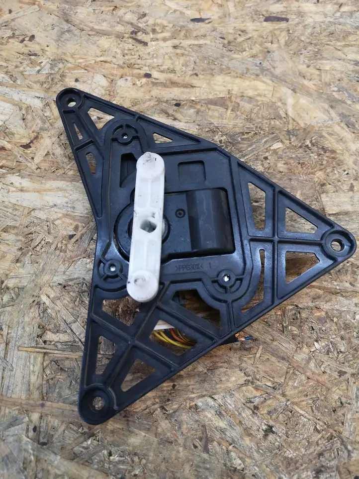 Hyundai H-1, Starex, Satellite (2007 - 2013) 971544H000 Двигатель задвижки потока воздуха — фото 4