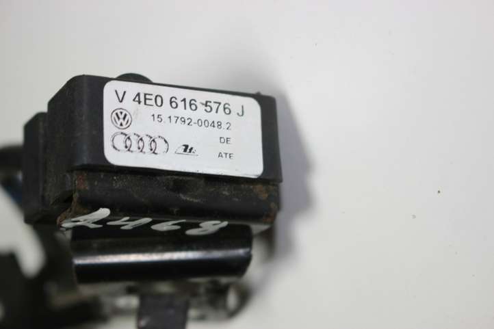 Audi A8 (2005 - 2007)  4E0616576J Другой датчик