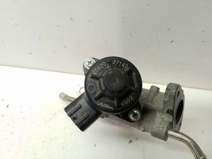 Toyota Prius Prime (2017 - )  2562037140 Клапан EGR