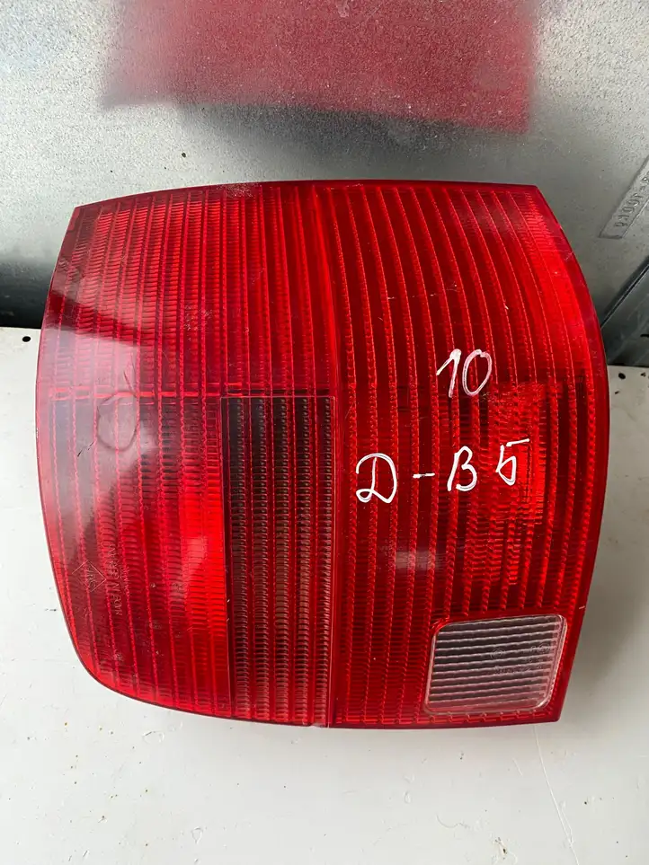 Volkswagen PASSAT B5.5 (2001 - 2005) 3B9945112 Задний фонарь в кузове — фото 1