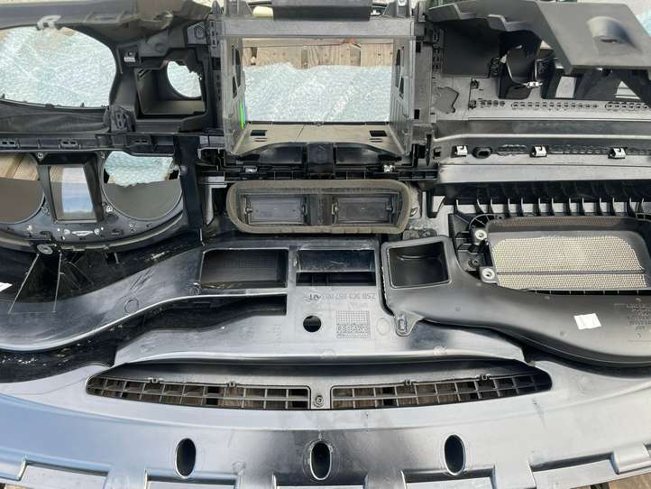 Volkswagen PASSAT B6 (2005 - 2010)  3C1857004H Панель