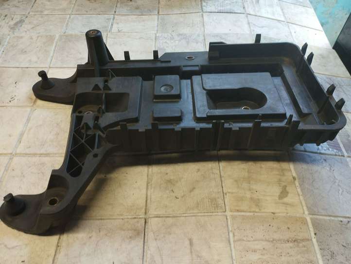 Volkswagen PASSAT B6 (2005 - 2010)  1K0915333H Платформа крепления аккумулятора