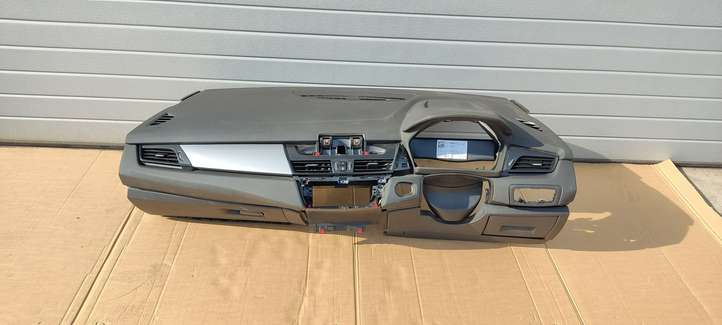 BMW 2 F45 (2014 - 2021)  9378912 Панель