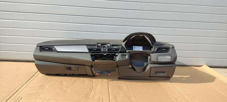 BMW 2 F45 (2014 - 2021)  9378912 Панель