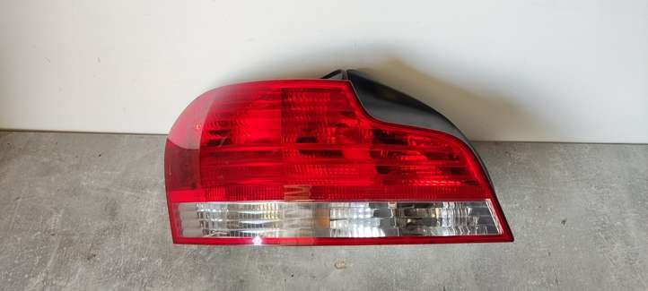 BMW 1 E82 E88 (2007 - 2014)  7285641 Задний фонарь в кузове