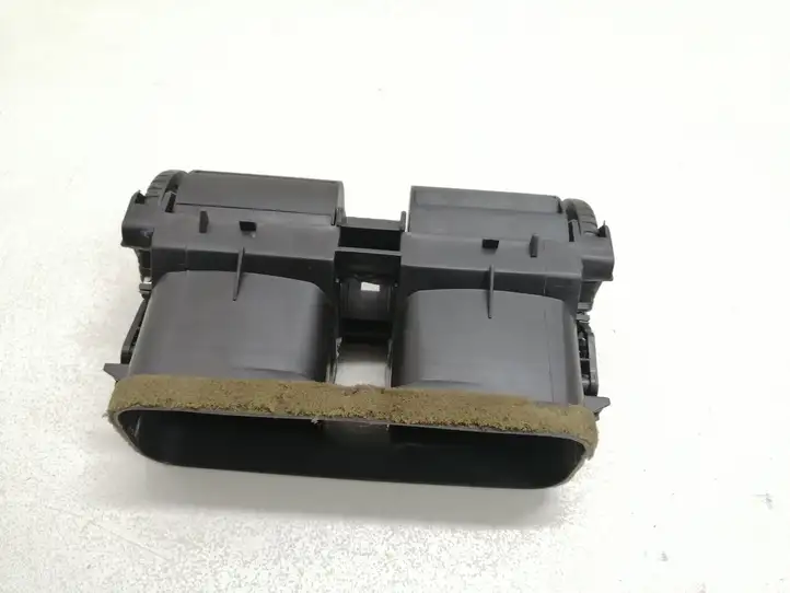 Opel Astra G (1998 - 2004) 90560344 Центральный воздушный дефлектор — фото 2
